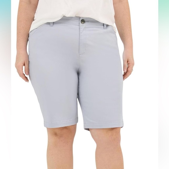 Lee Women's Plus Size Legendary 9" Chino Bermuda Short - Picture 1 of 5